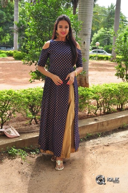 Poojitha-Ponnada-At-Darshakudu-Movie-Press-Meet